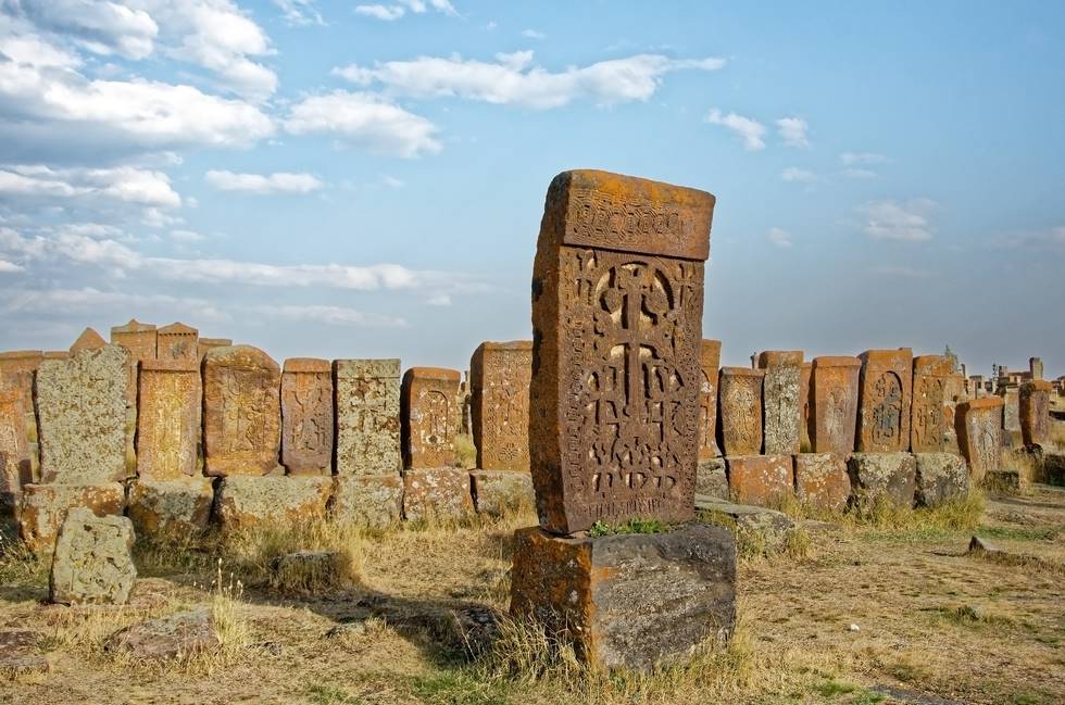 Voyage responsable en Armènie - pierre à croix Khatchkar