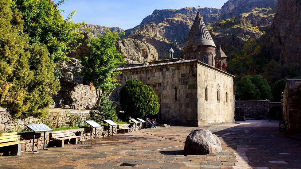 Voyage responsable en Armènie - Monastère de Geghard en Arménie