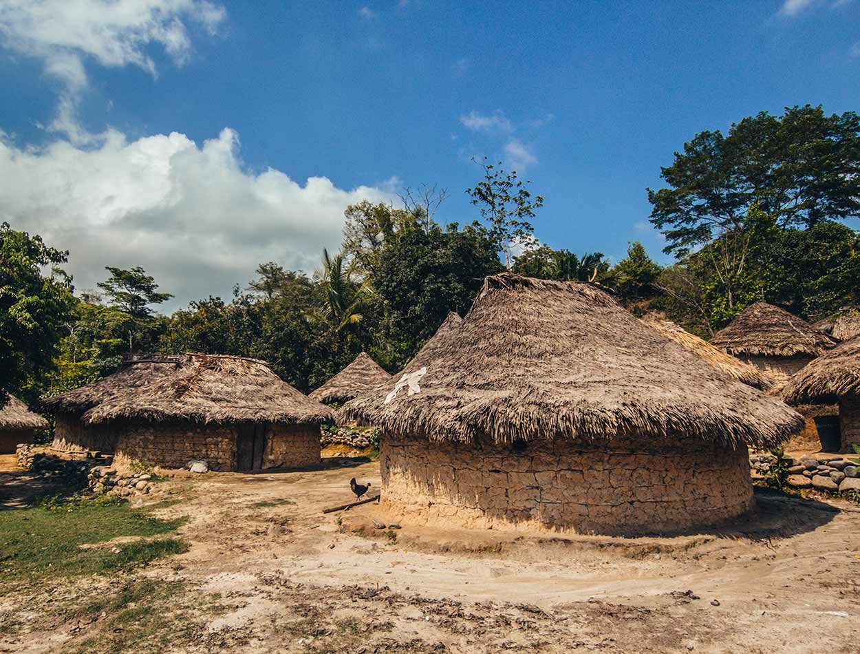 Village de la communauté indigène Wiwa dans la forêt de la Sierra Nevada de Santa Marta en Colombie