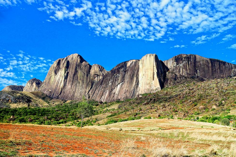 Madagascar- Tsaranoro-vallee-paysage-nature-randonnee