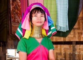 Femme de la tribu des long neck en Birmanie